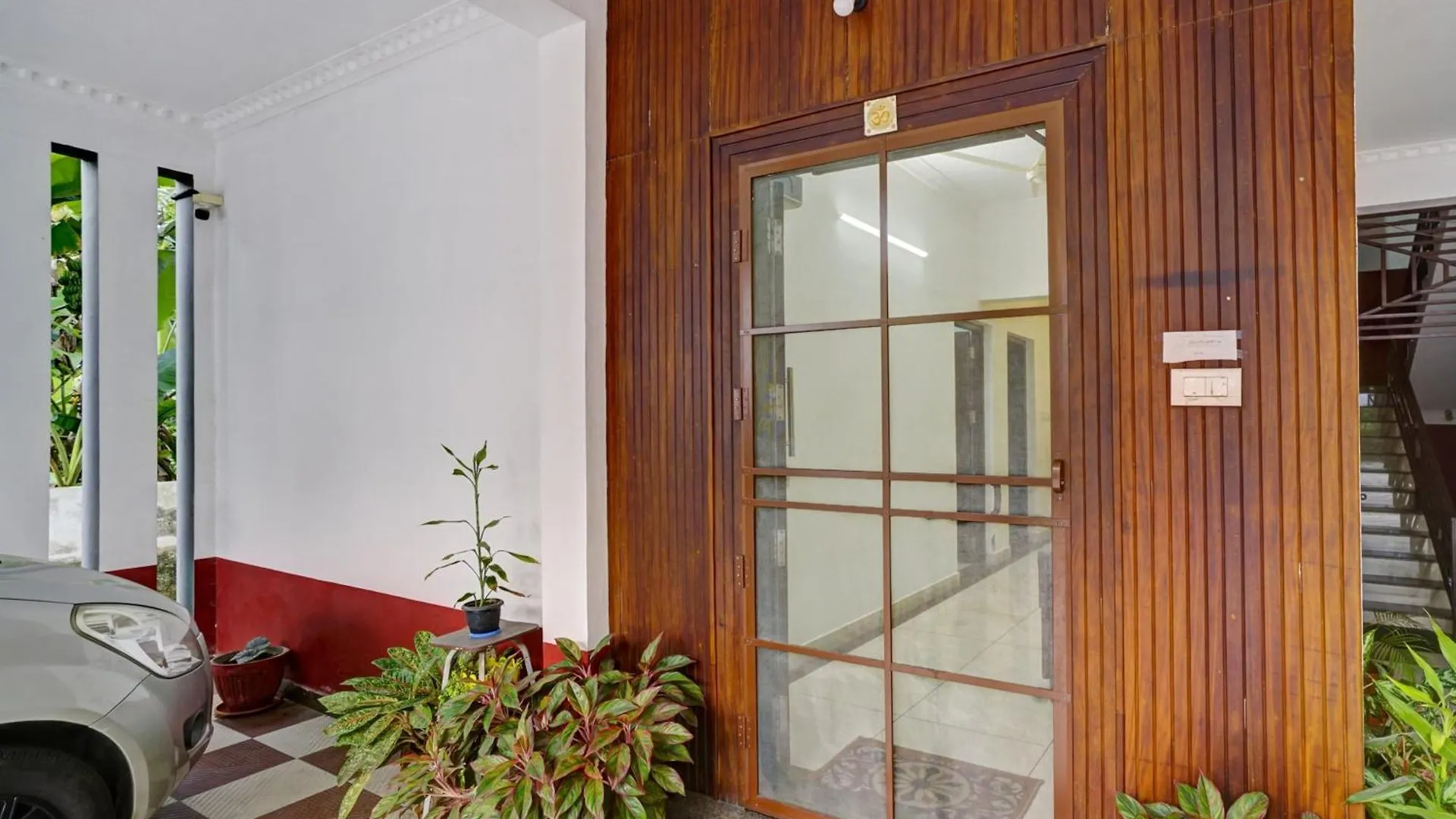 Hotel O Palarivattom Metro Station Formerly South Gate Kochi Indien