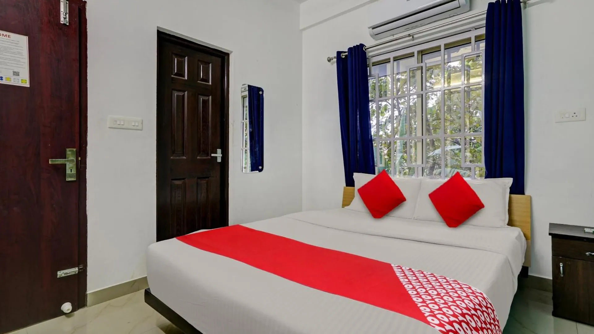 Hotel O Palarivattom Metro Station Formerly South Gate Kochi Indien
